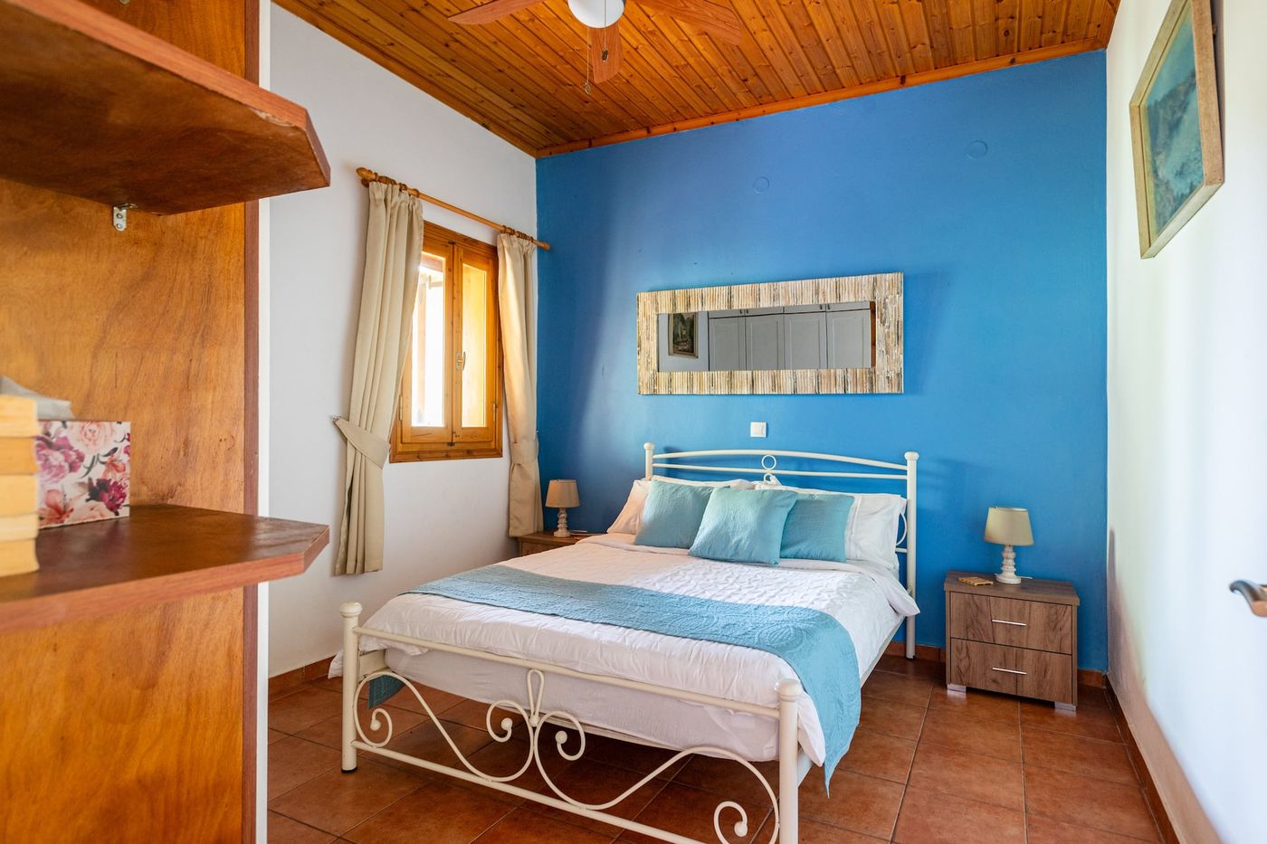 The double room, with its blue wall.
